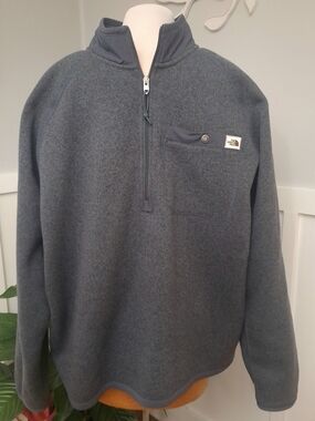 The North Face Men’s Gray Quarter-Zip Fleece Pullover